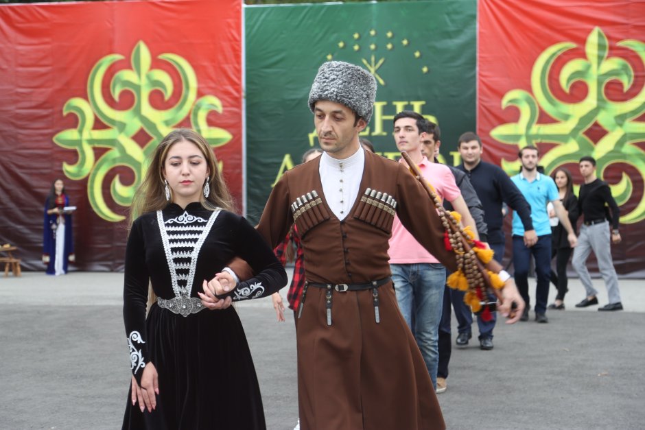 Кабардино-Балкария национальный костюм