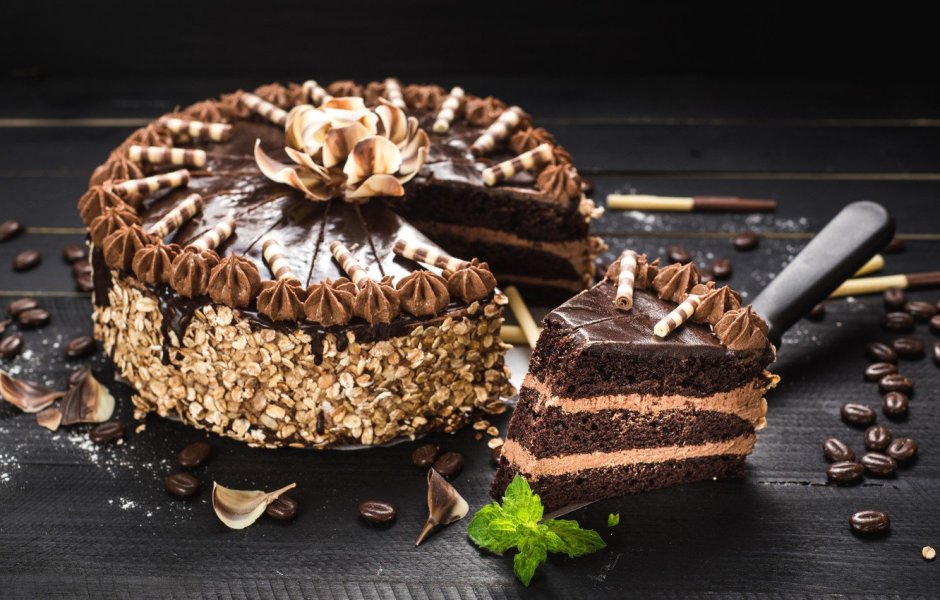 Шоколадный торт с бисквитной крошкой