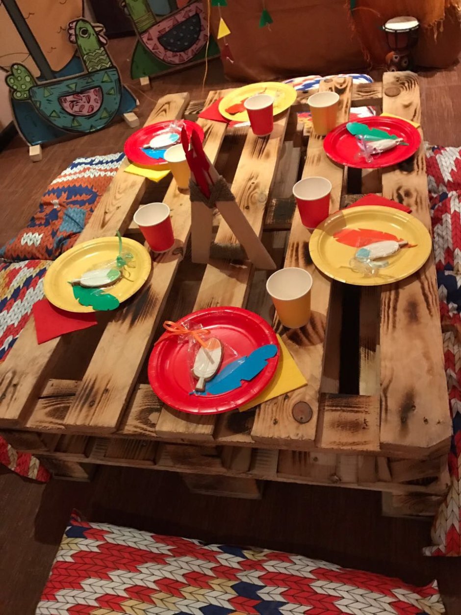 Детский стол для вечеринки индейцев