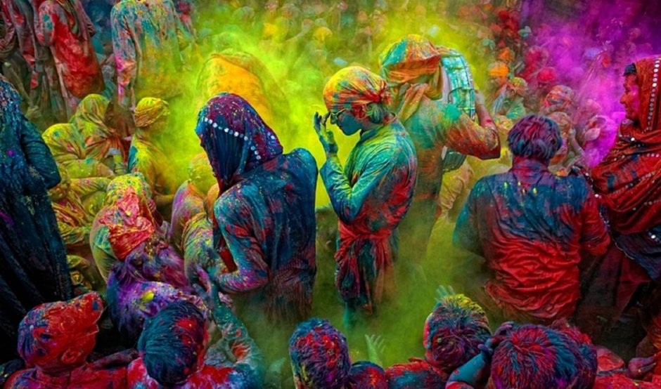 Фестиваль красок Холи в Индии костер