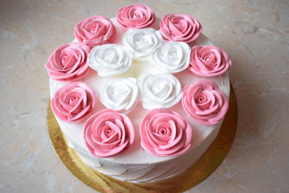 Пирожное в виде розы