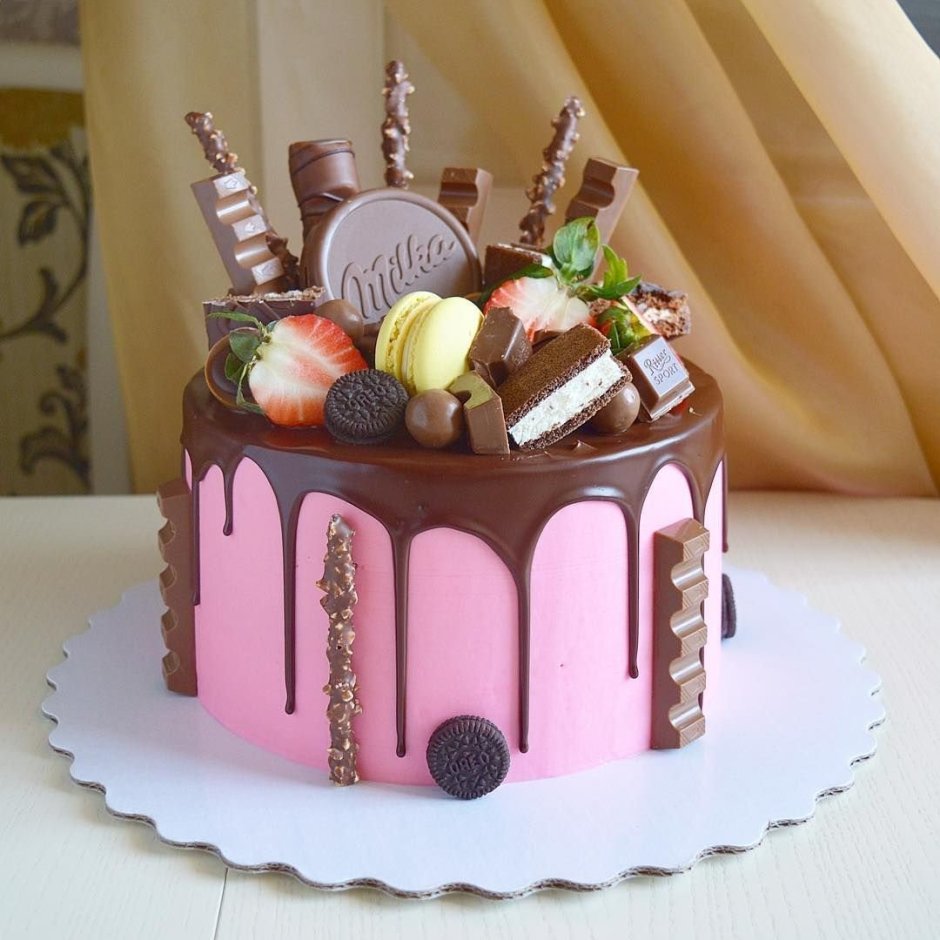 Декор торта сладостями