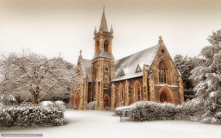 Готический собор зимой