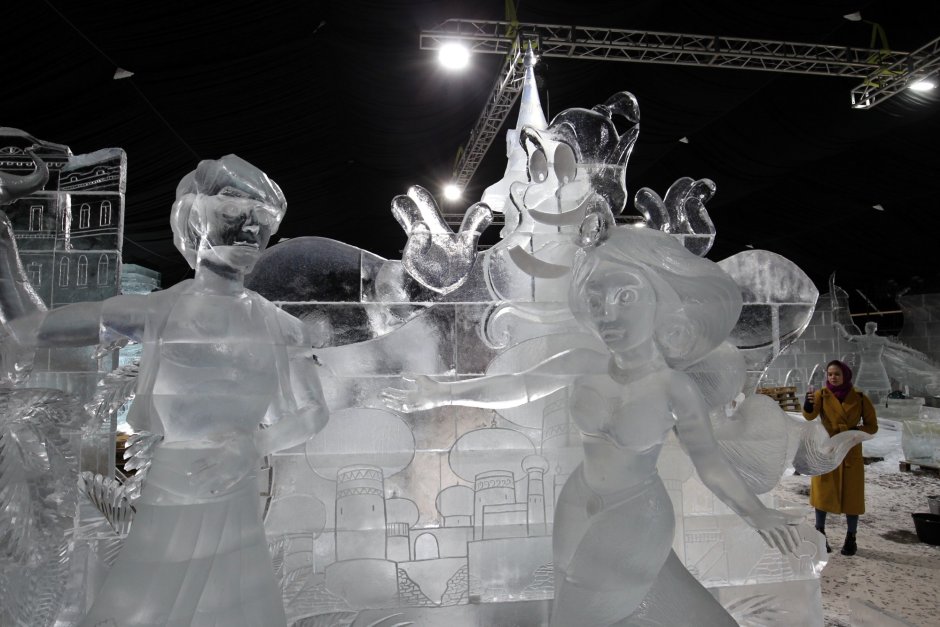 Ледяные скульптуры в Петропавловской крепости