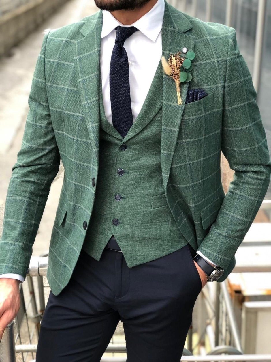 Зеленый костюм мужской классика
