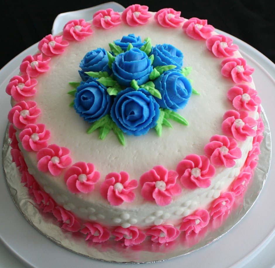 Красивое украшение торта кремом