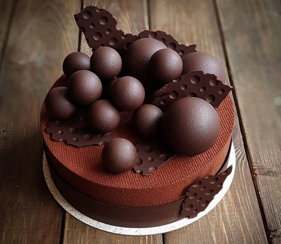 Шоколадные шары для украшения торта