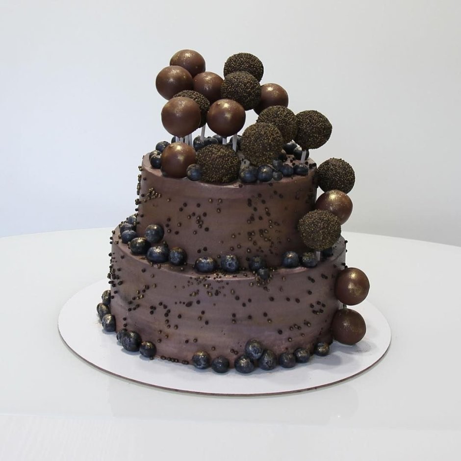 Мужской торт с шоколадными шариками