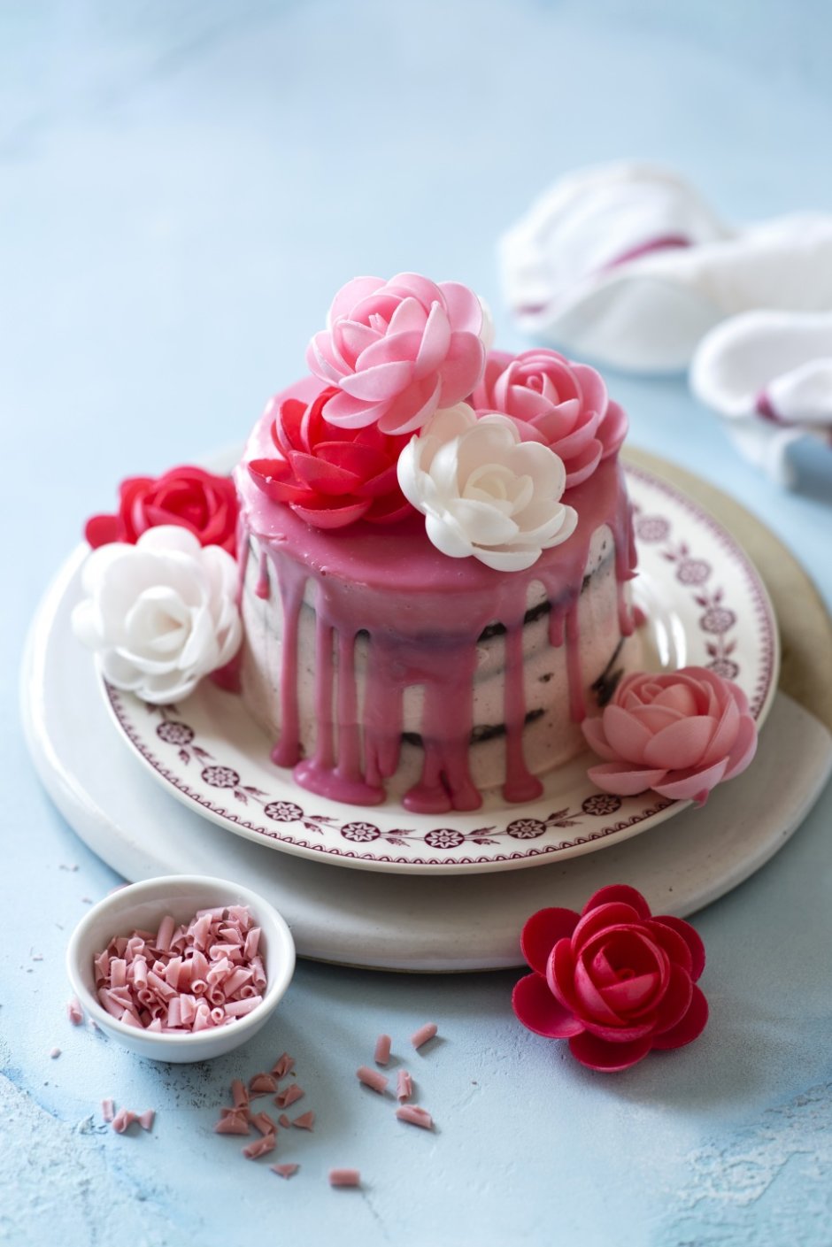 Торт с розовыми розами