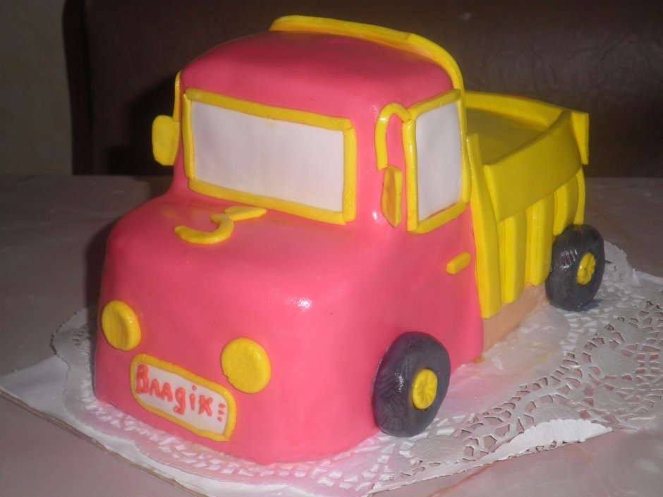 Торт с грузовиком и колесом