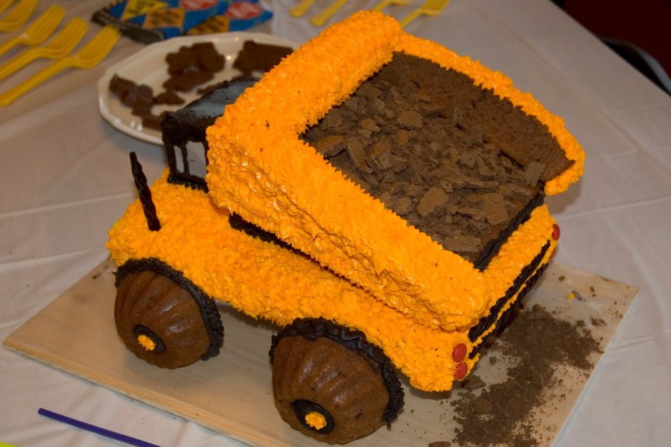 Торт грузовик с дровами