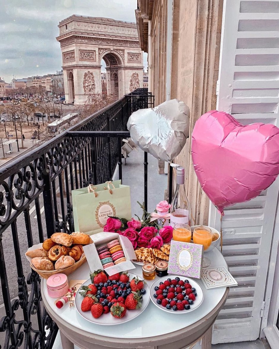 Романтический ужин в Париже