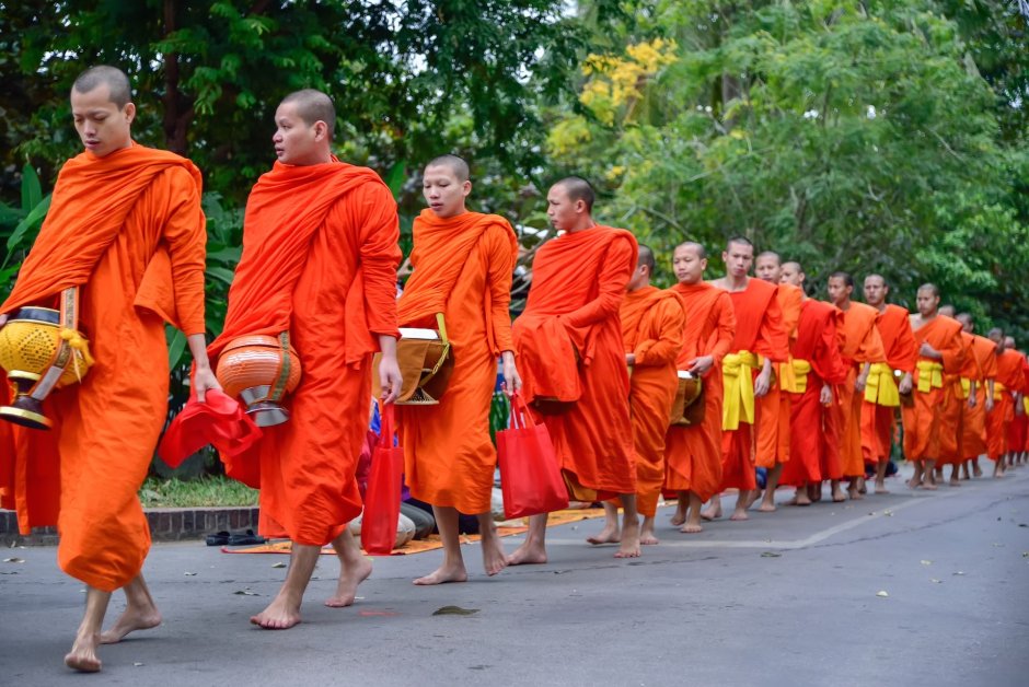 Шествие буддийских монахов