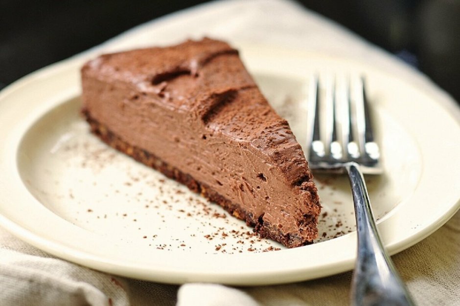 Шоколадный блинный торт с маскарпоне