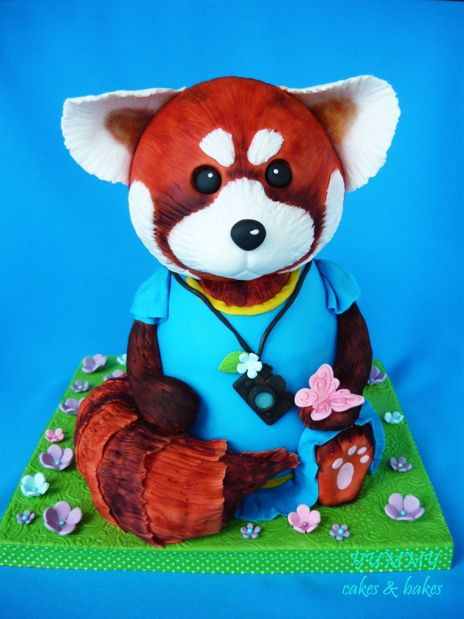 Торт в виде красной панды