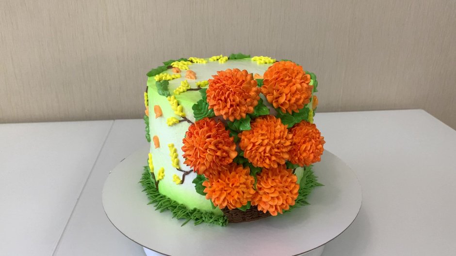 Торт круглый с цветами