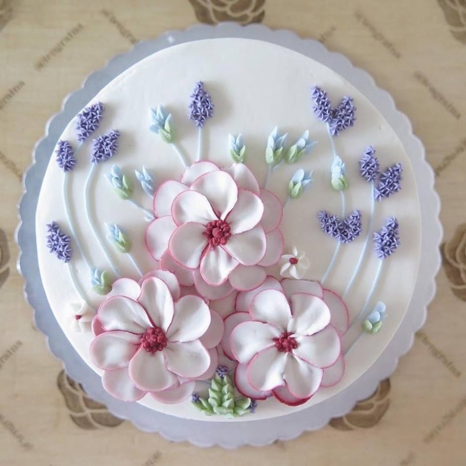 Рисование кремом на торте цветов