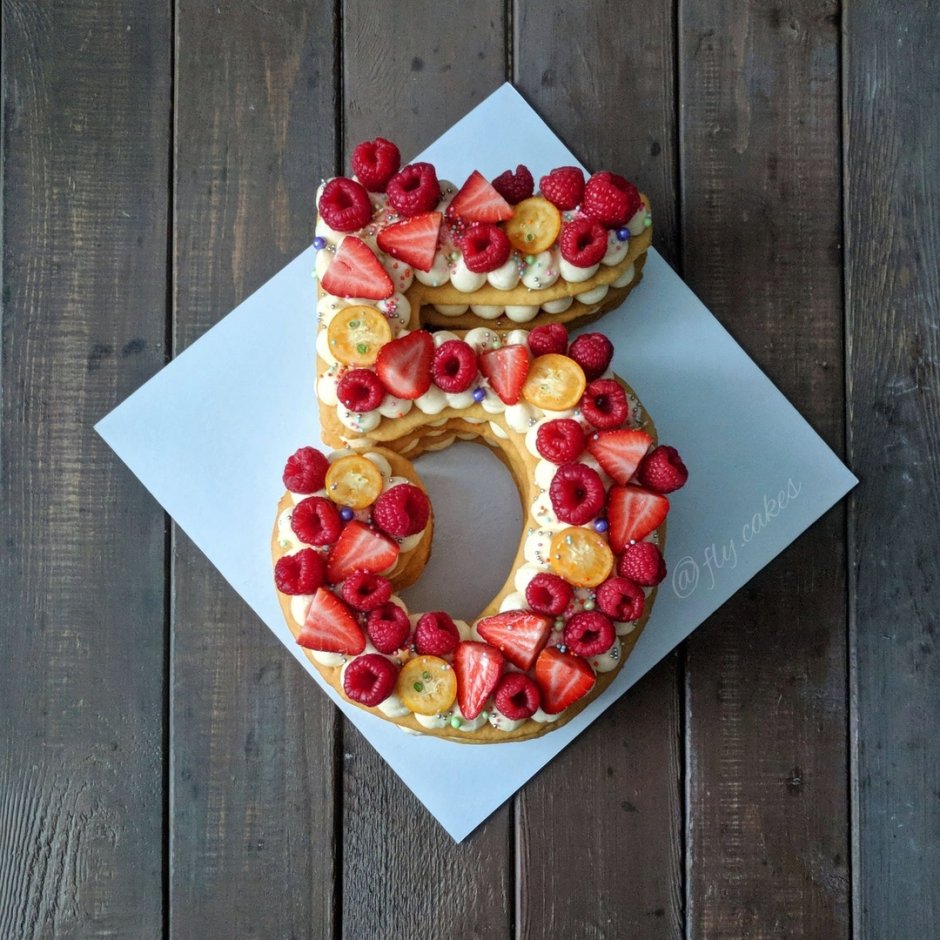 Торт прямоугольный с ягодами