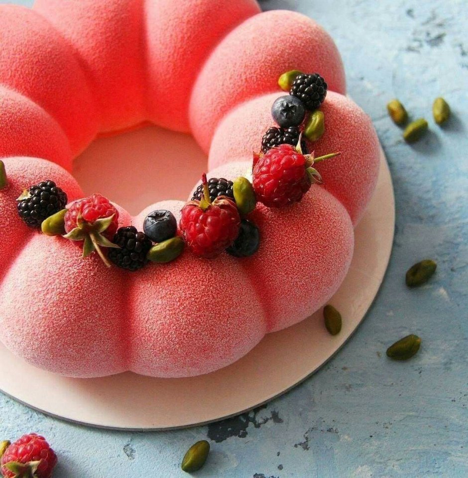 Муссовый торт с ягодной заливкой