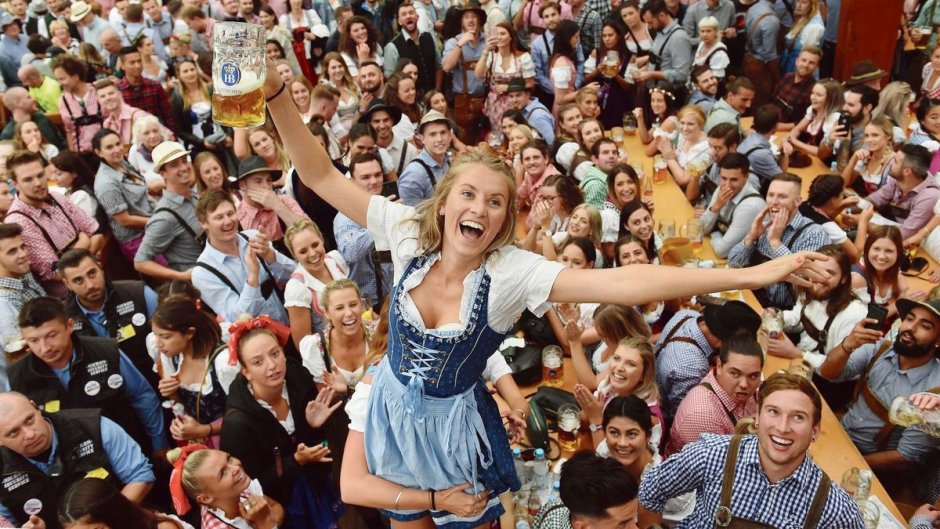 Фестиваль пива в Германии Октоберфест костюмы