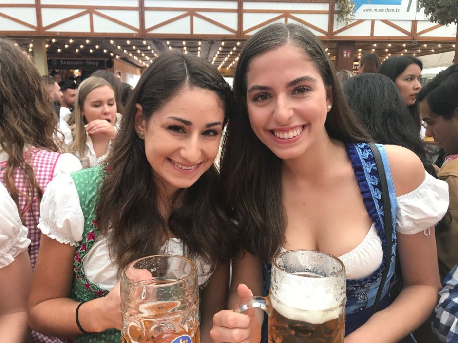 Девушки в Германии на Октоберфесте