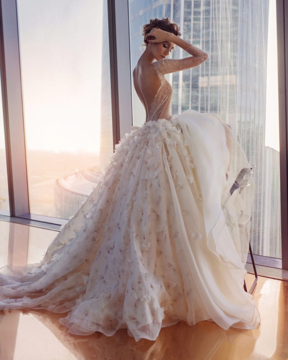 Скромное свадебное платье