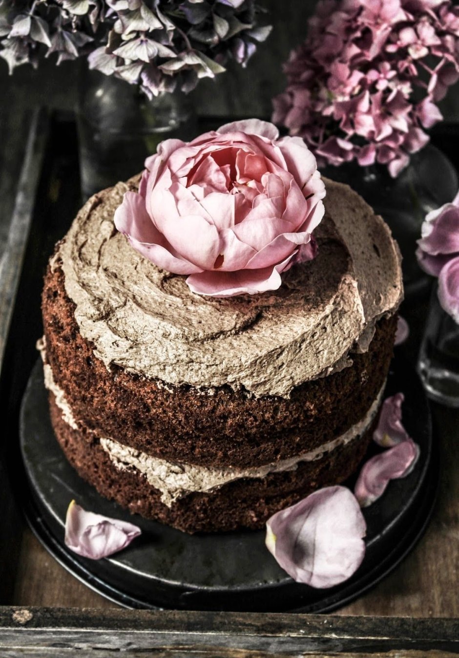 Торт розово-коричневый