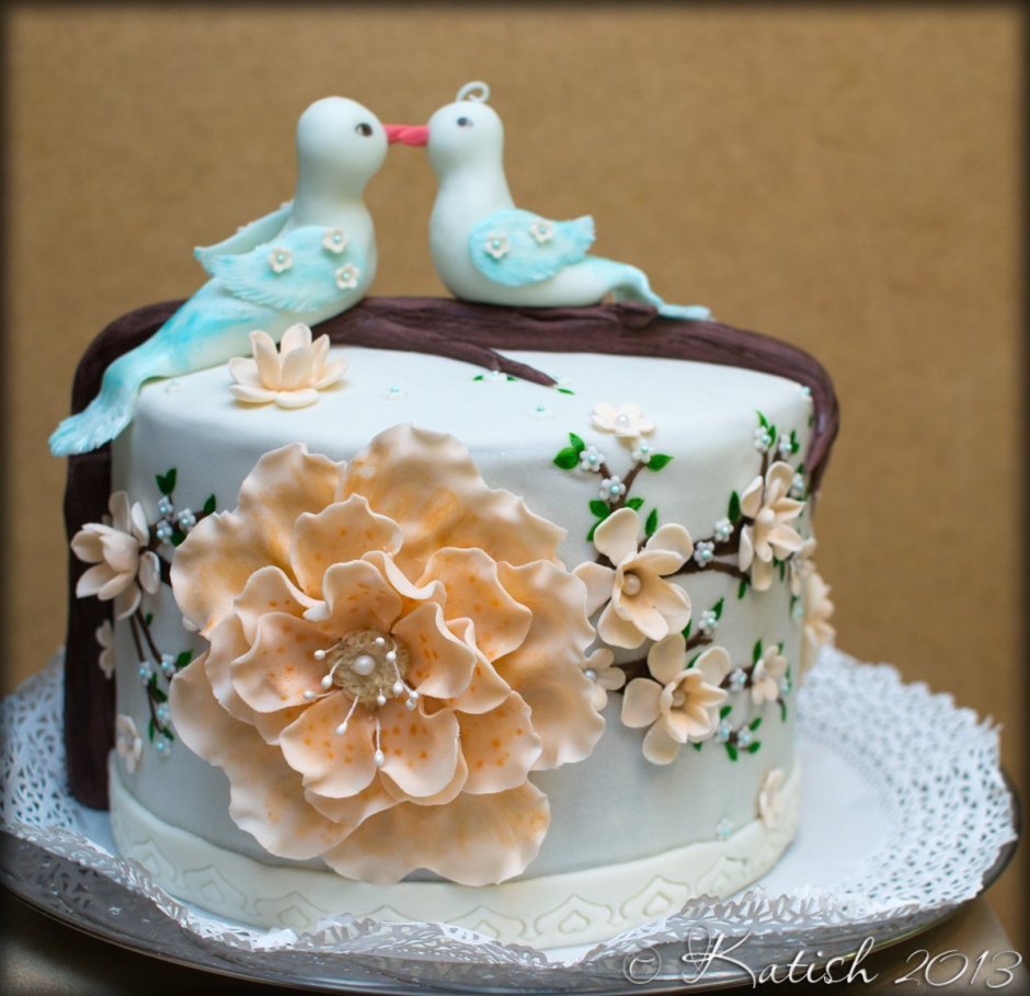 Торт с голубями на свадьбу