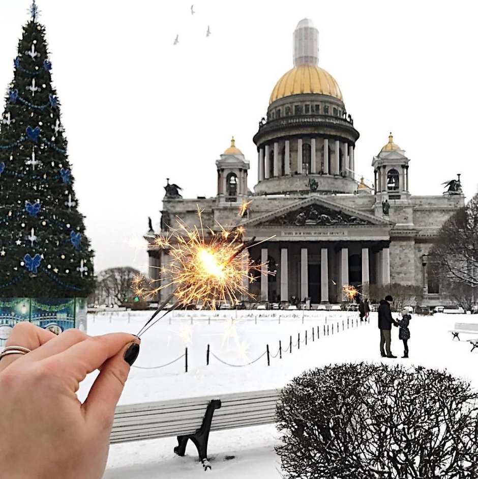 Санкт-Петербург в новогодней подсветке