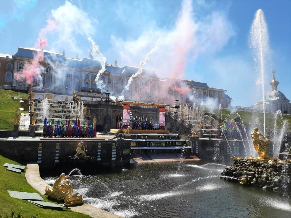 Открытие фонтанов в Петергофе в 2022