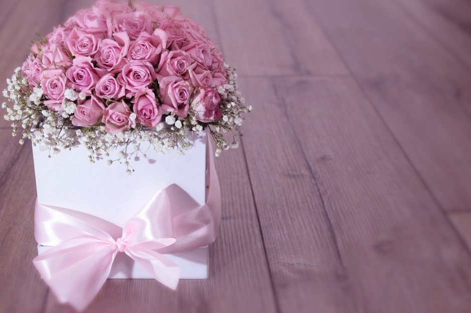 Коробка для цветов розовая