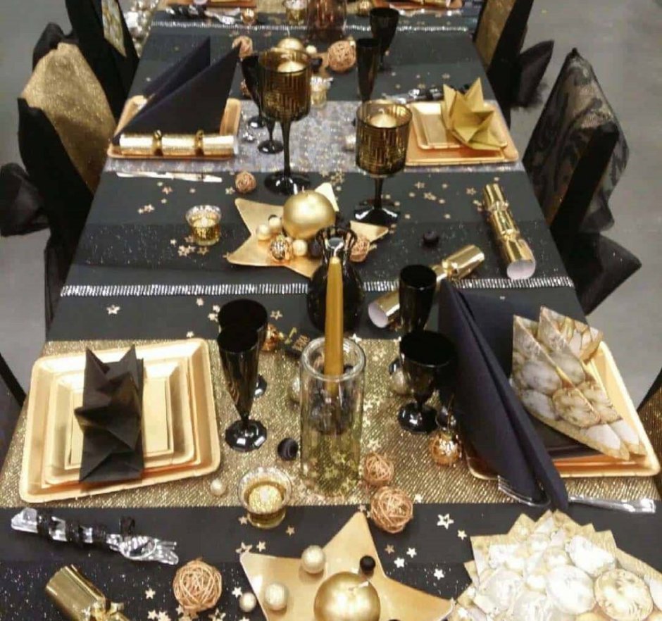 Новогодний декор стола золото