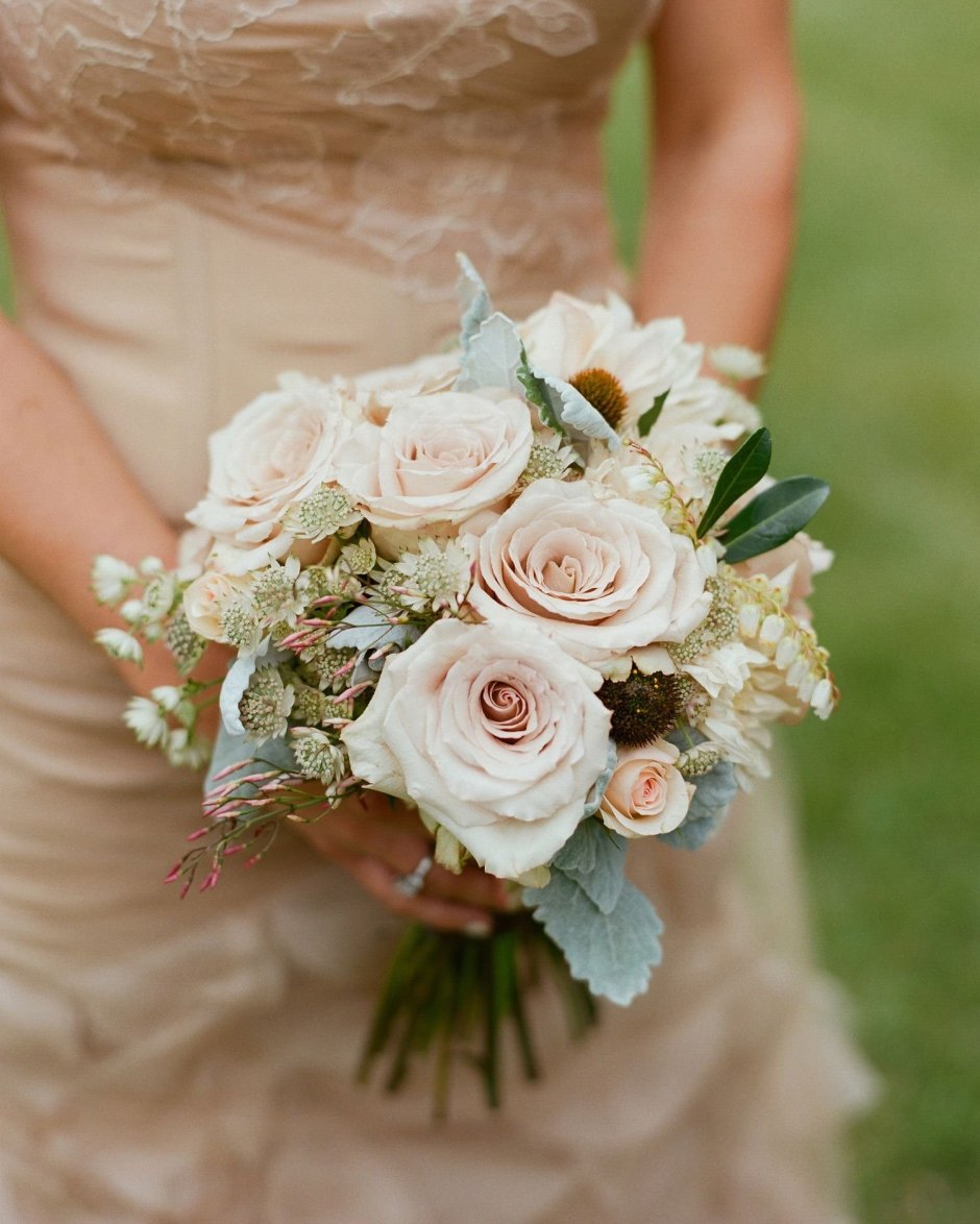 Букет невесты ромашки и розы
