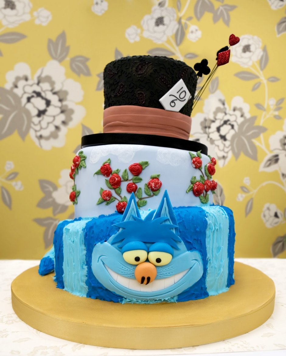 Alice in Wonderland ate a Cake