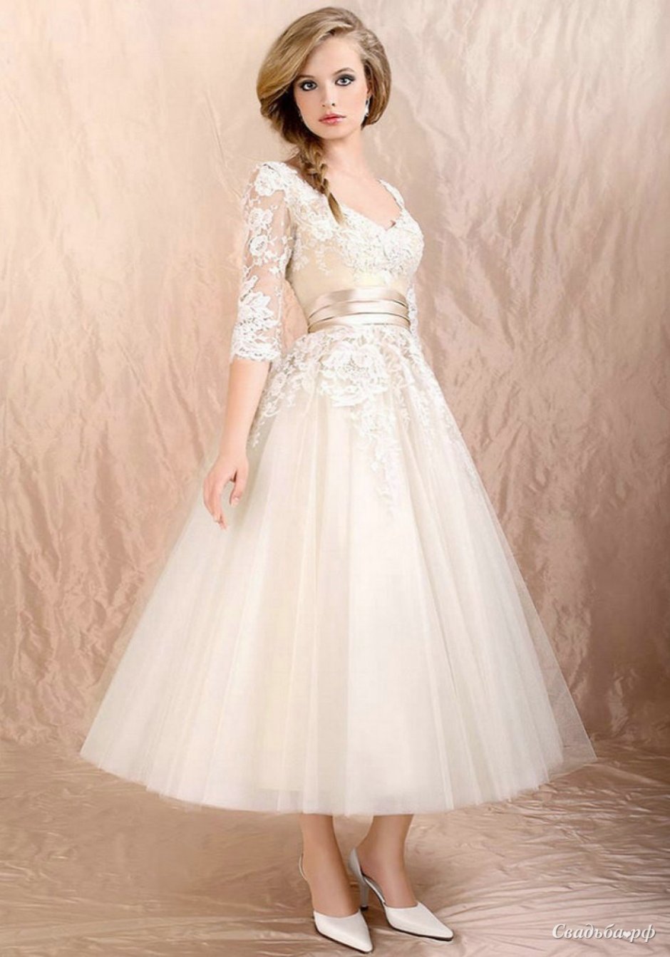 Лаконичное свадебное платье миди
