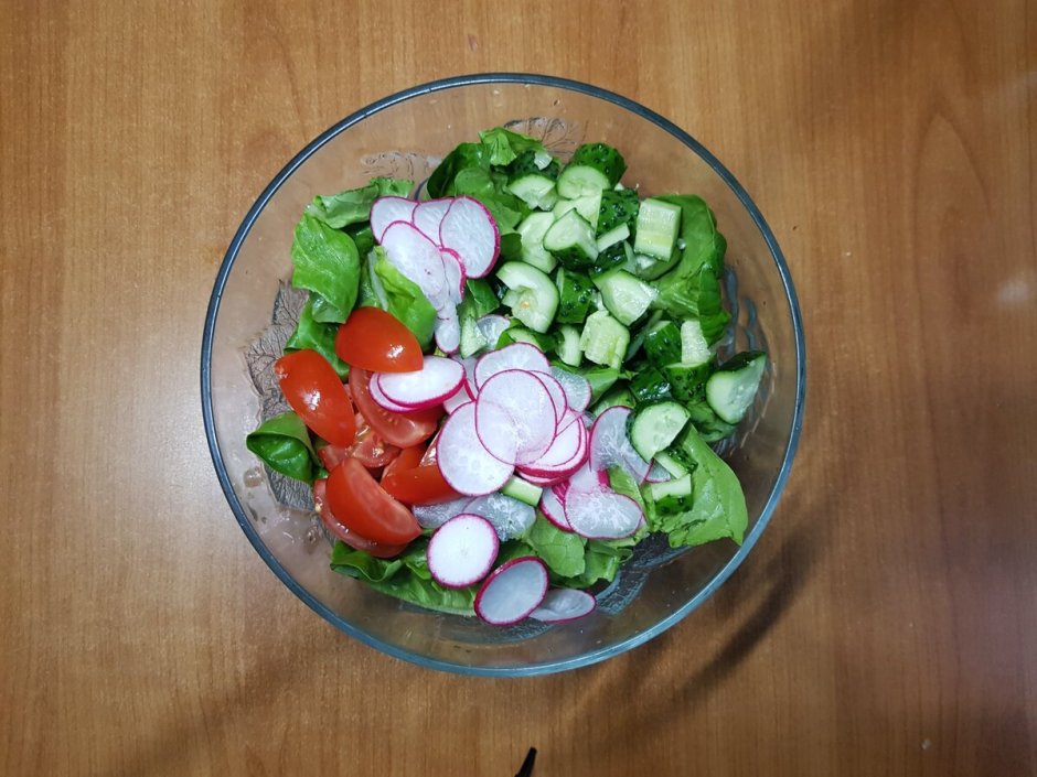 Овощной салат с редиской