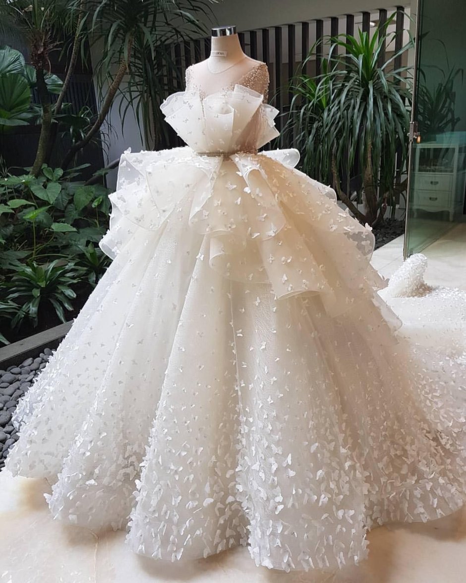 Пышное свадебное платье из фатина