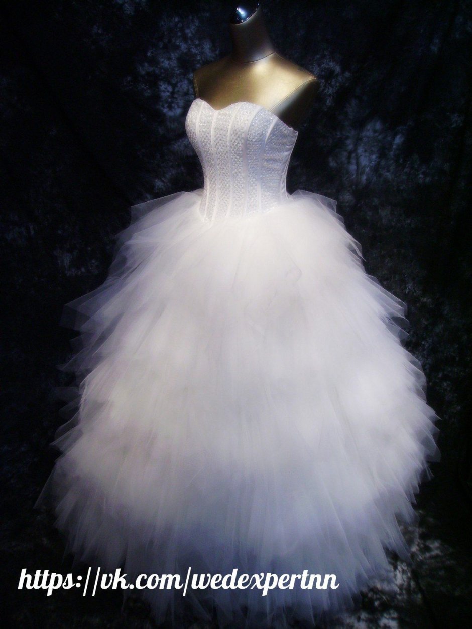 Свадебное платье перьями из фатина