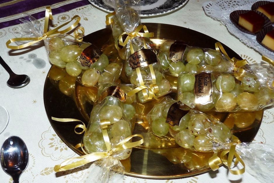 Новый год в Испании двенадцать виноградин