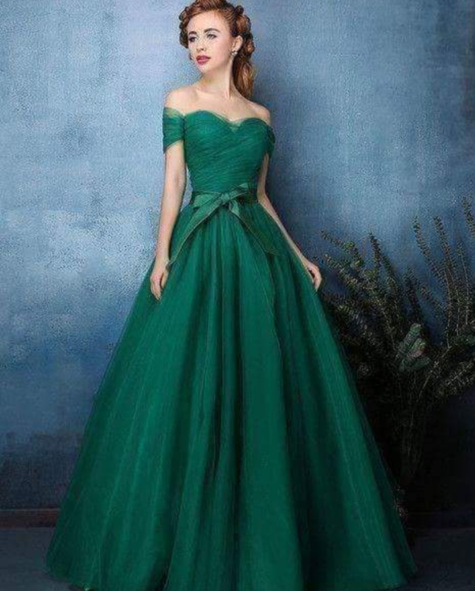 Красивое зеленое платье