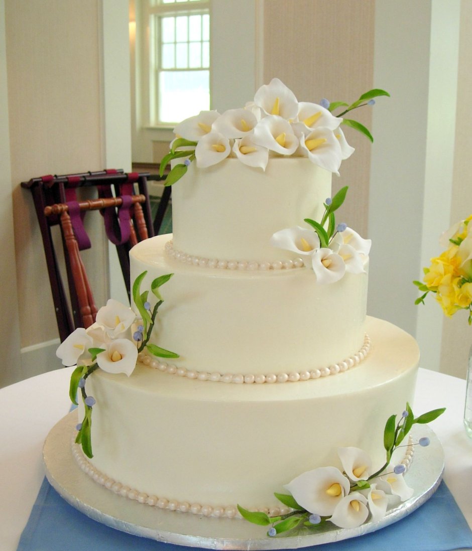 Свадебный торт с каллами