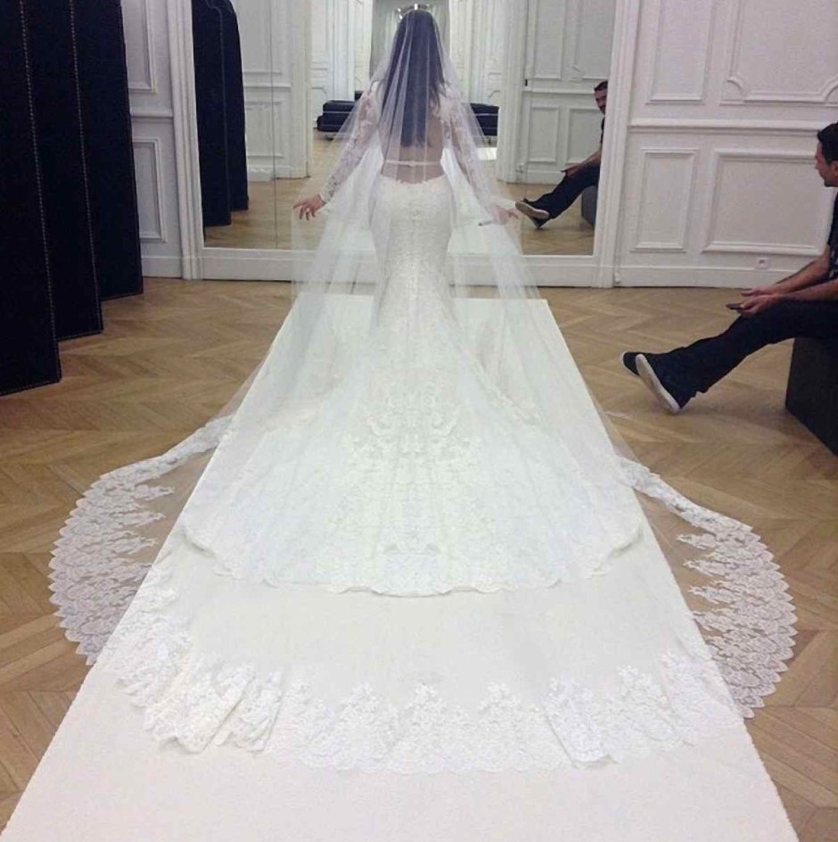 Мокрое платье Ким Кардашян