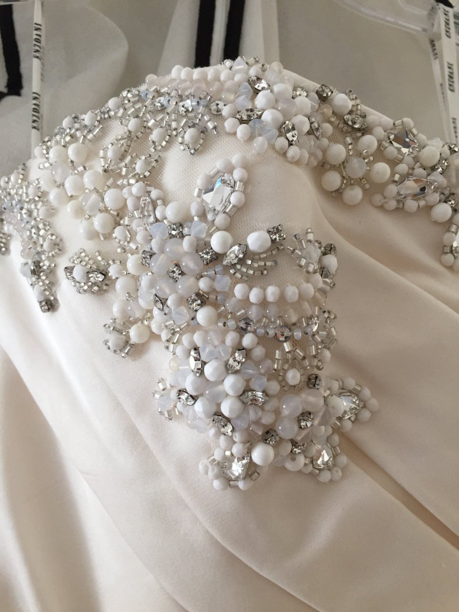 Вышивка бисером на свадебном платье