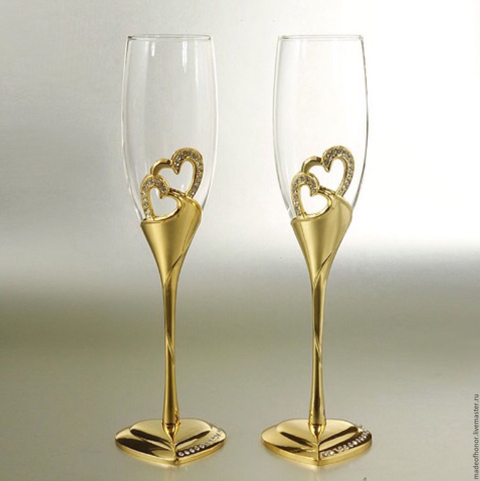 Свадебные бокалы с шампанским