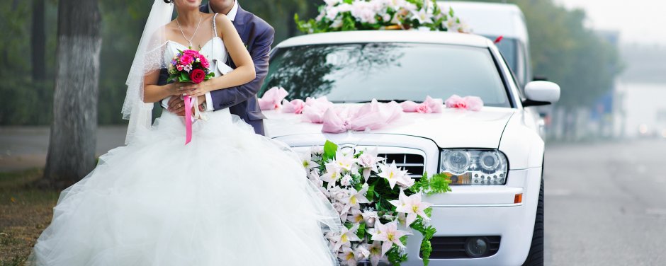 Свадебная машина невеста с фатой