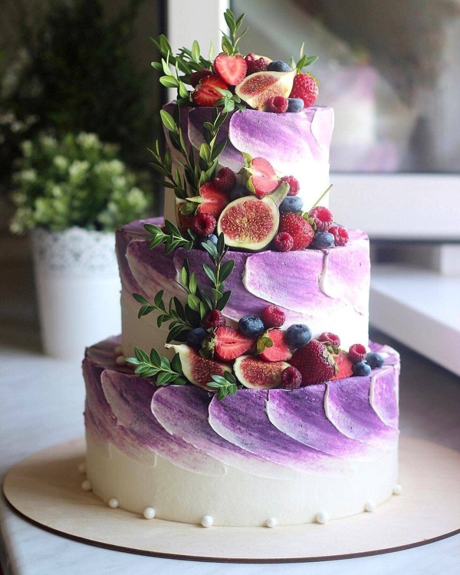 Свадебный торт с ягодами