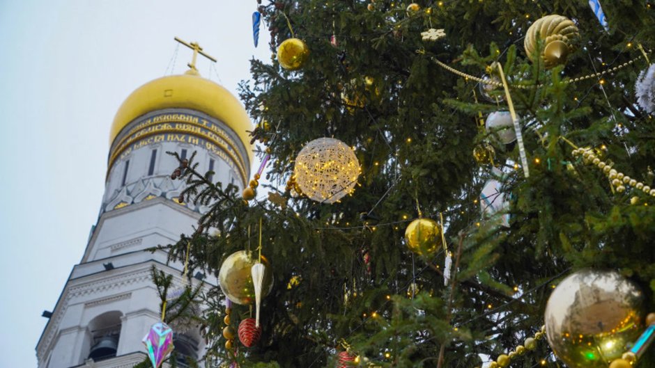 Новогодняя елка на площади Ленина Якутск