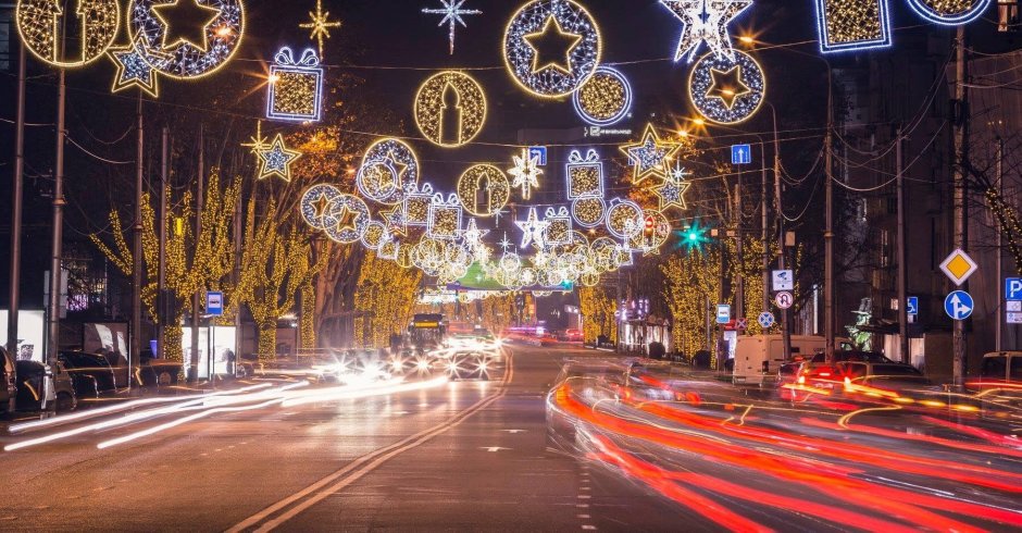 Новогоднее украшение на проспекте Руставели Тбилиси