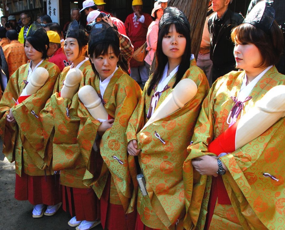 Фестиваль железных пенисов «Канамара Мацури»,