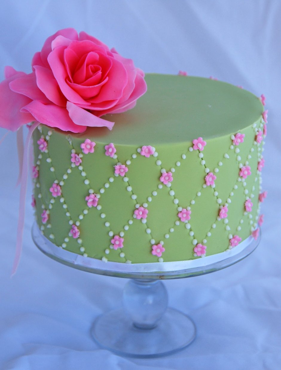 Торт круглый розовый